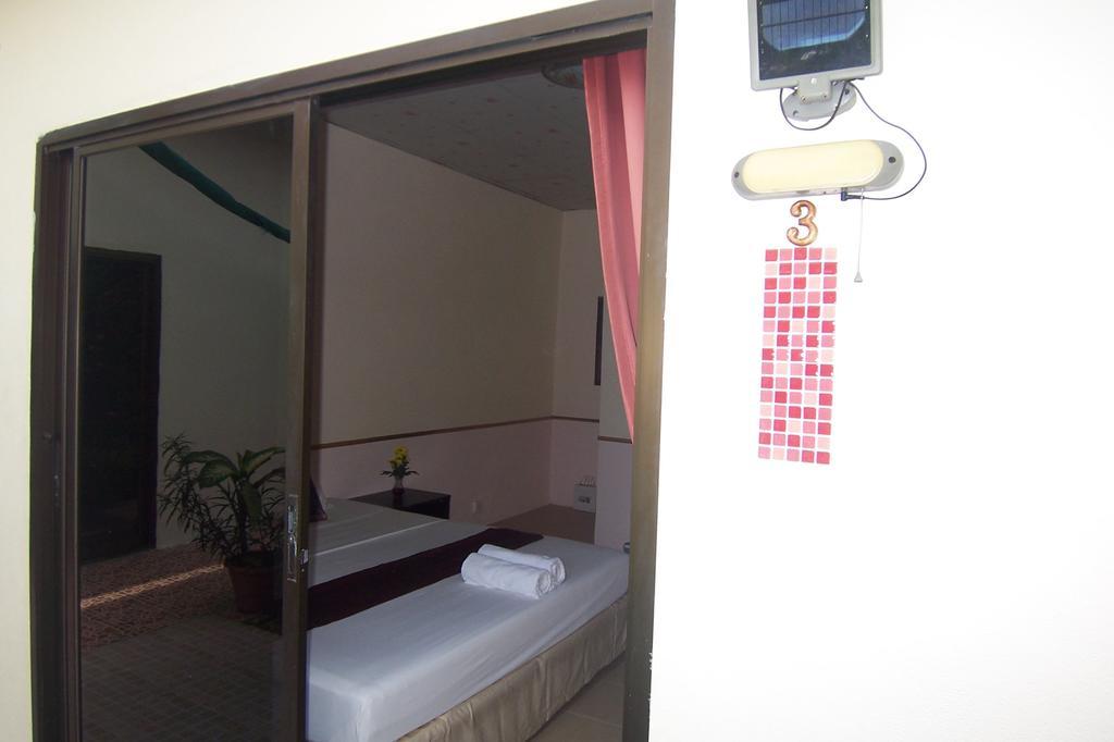 プーケット エアポート オーバーナイト ホテル Nai Yang Beach 部屋 写真