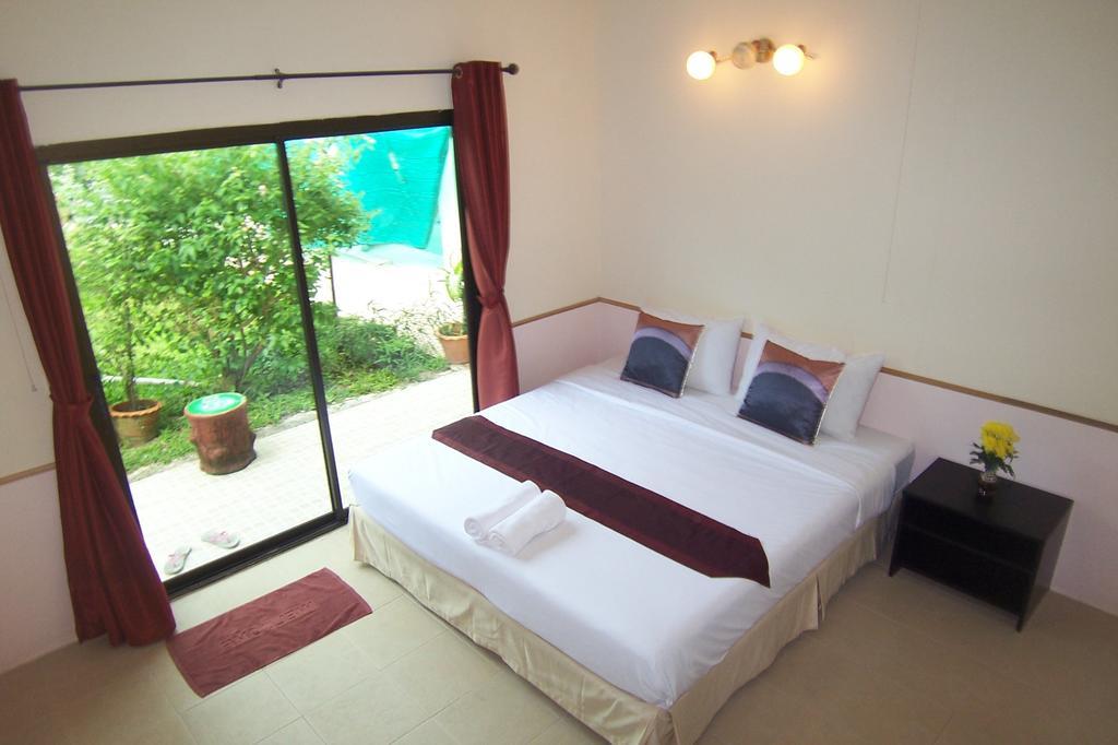 プーケット エアポート オーバーナイト ホテル Nai Yang Beach 部屋 写真